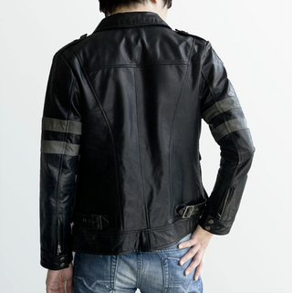 Illustration for article titled Ridiculously Expensive Resident Evil Jacket's Ridiculous Poses